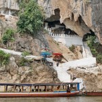 L222 Pak Ou caves, along the Mekong