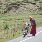 S171 cycling into Litang